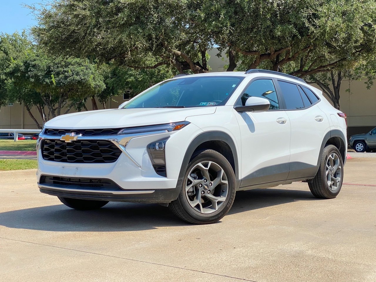 2024 Chevrolet Trax LT photo 2