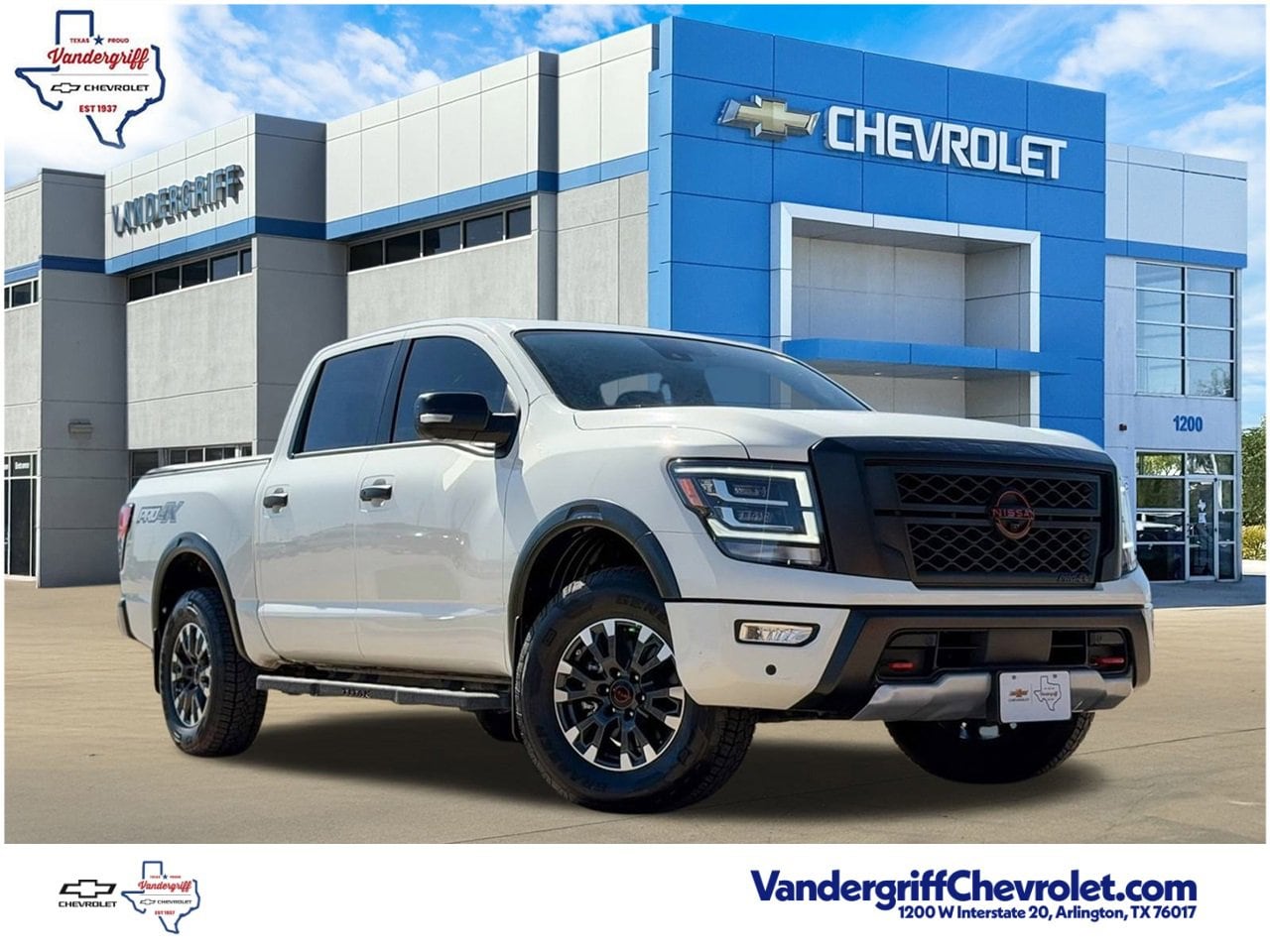 2024 Nissan Titan PRO-4X's photo