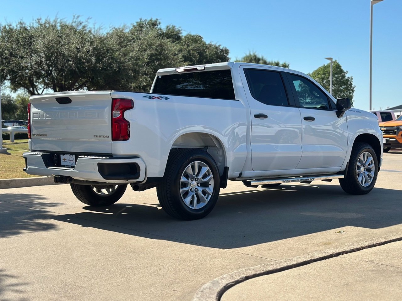 2019 Chevrolet Silverado 1500 Custom photo 2
