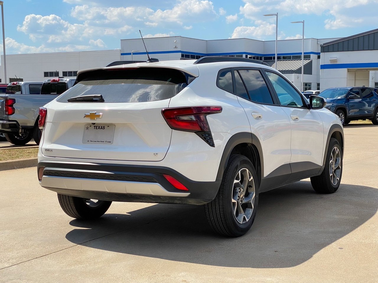 2025 Chevrolet Trax LT photo 2