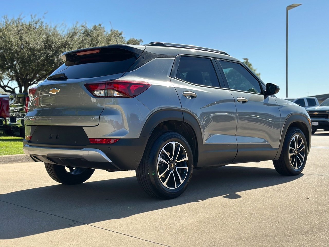 2025 Chevrolet Trailblazer LT photo 2