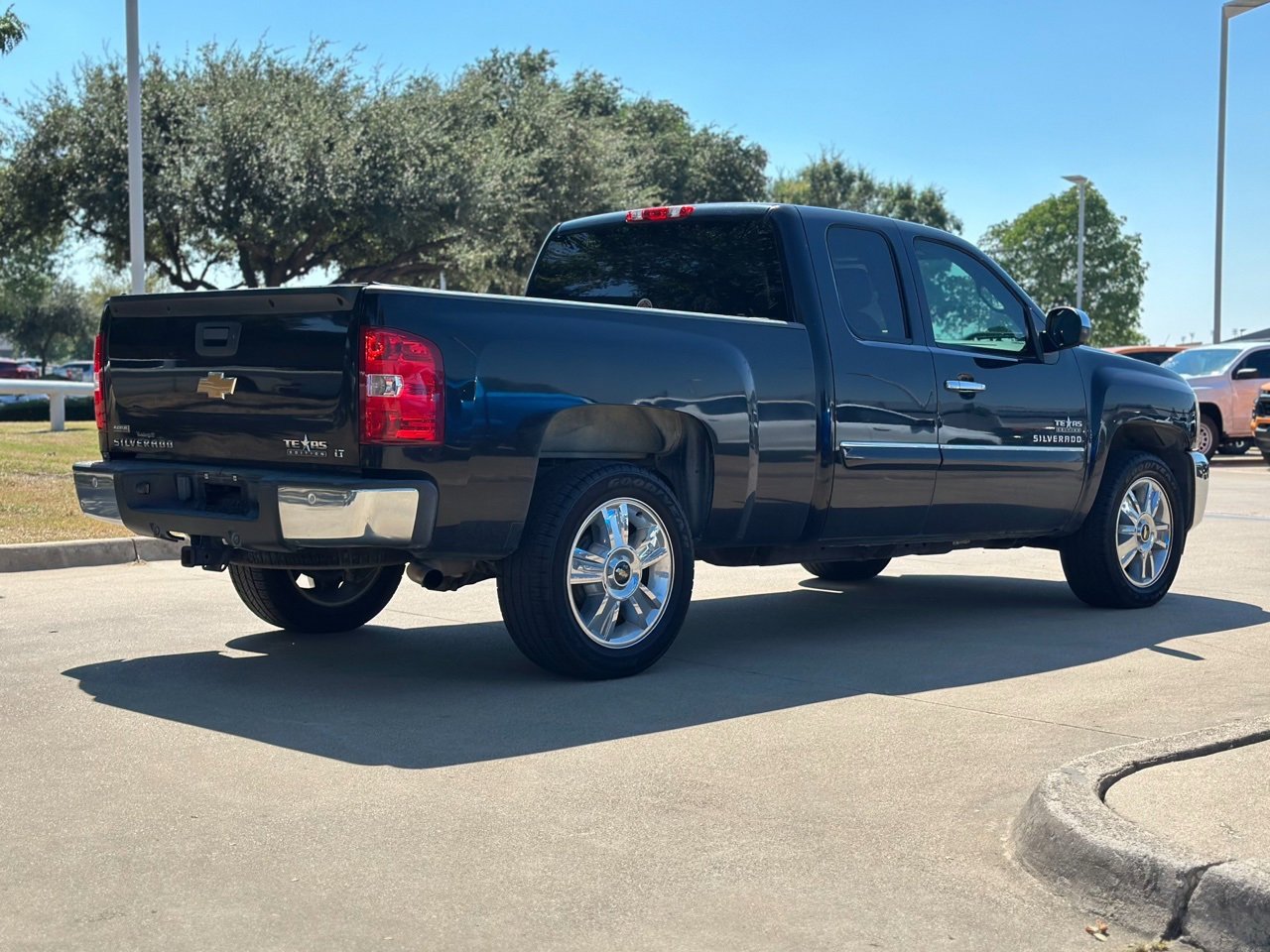 2012 Chevrolet Silverado 1500 LT photo 2