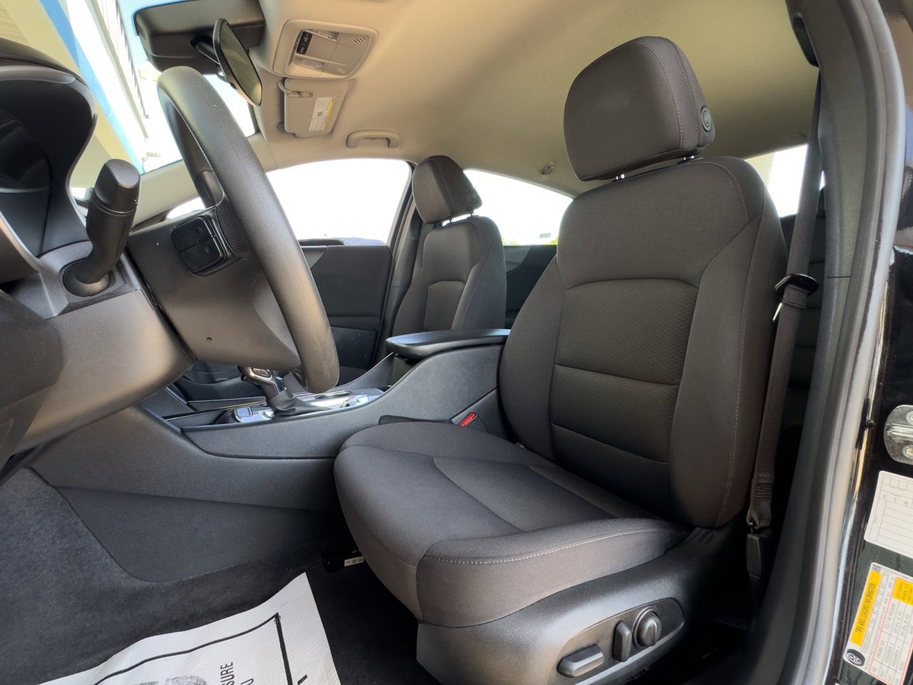 2024 Chevrolet Malibu 1LT photo 2