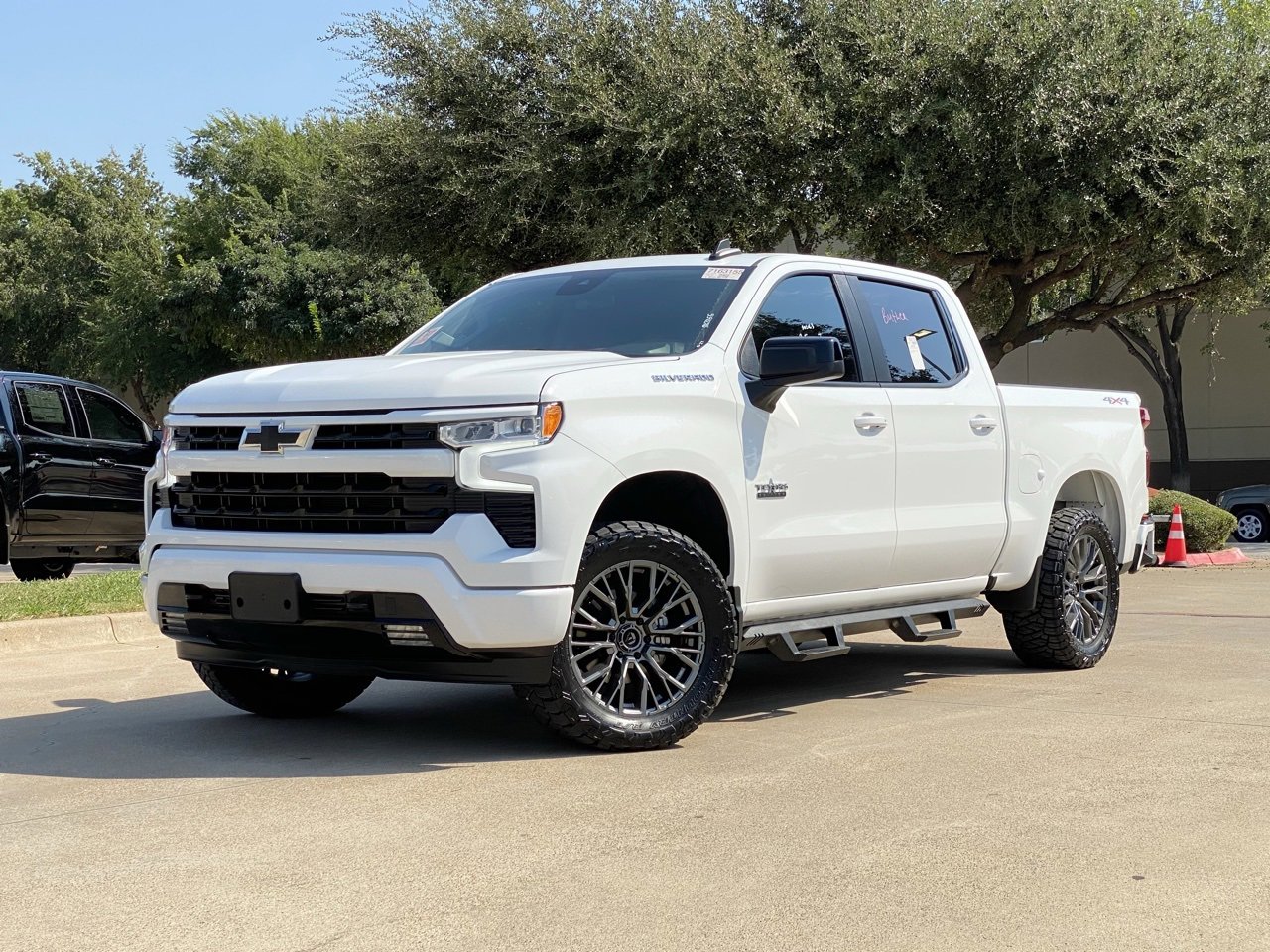 2023 Chevrolet Silverado 1500 RST photo 3