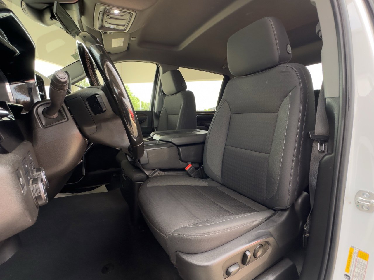 2025 Chevrolet Silverado 2500HD LT photo 4