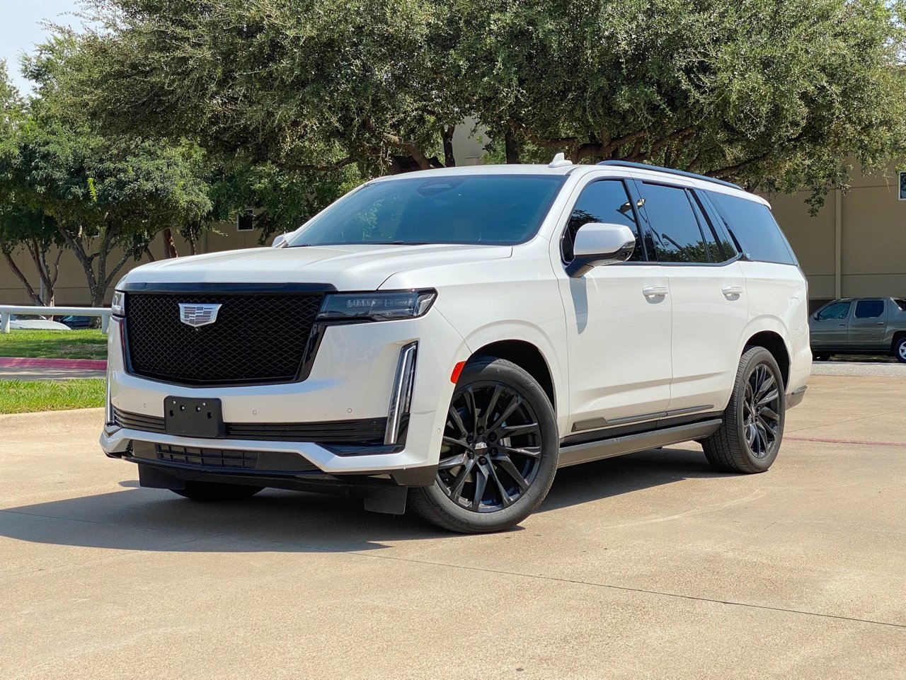 2024 Cadillac Escalade Sport photo 3