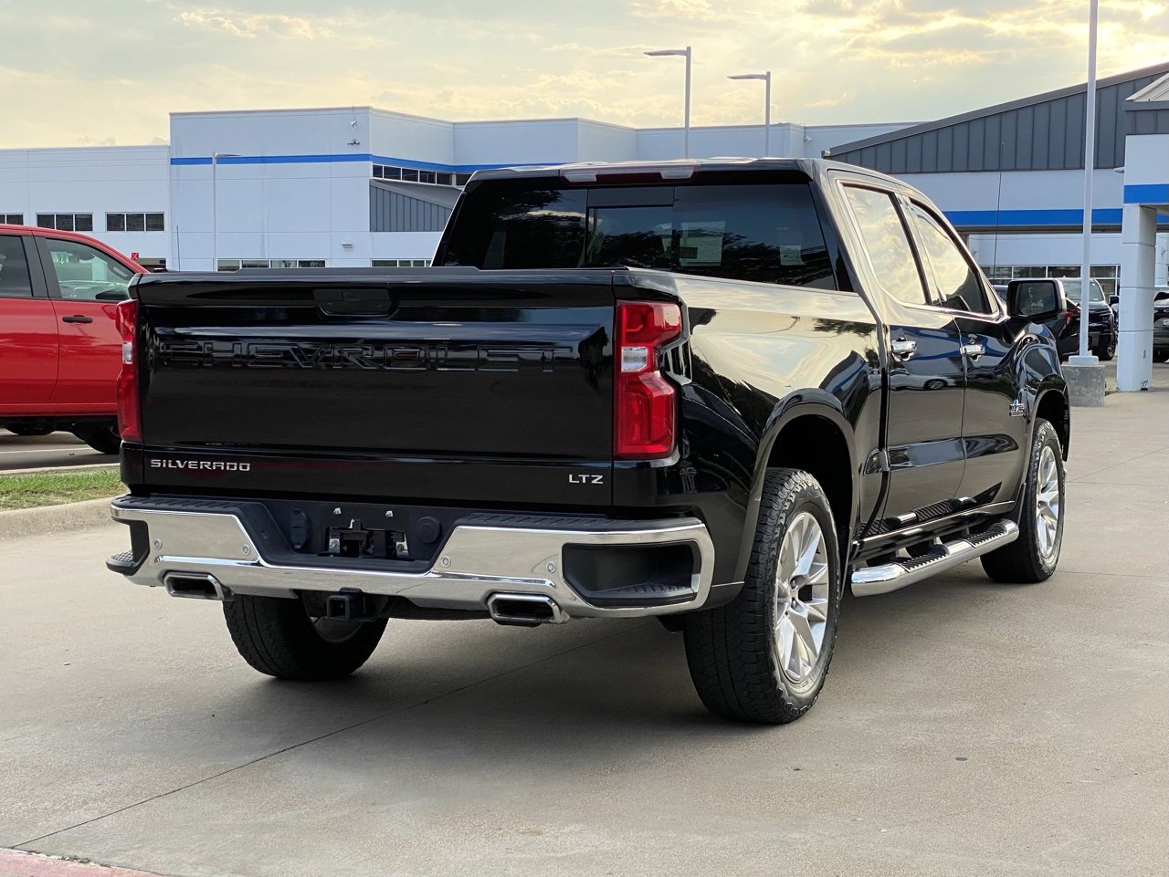 2022 Chevrolet Silverado 1500 LTZ photo 2