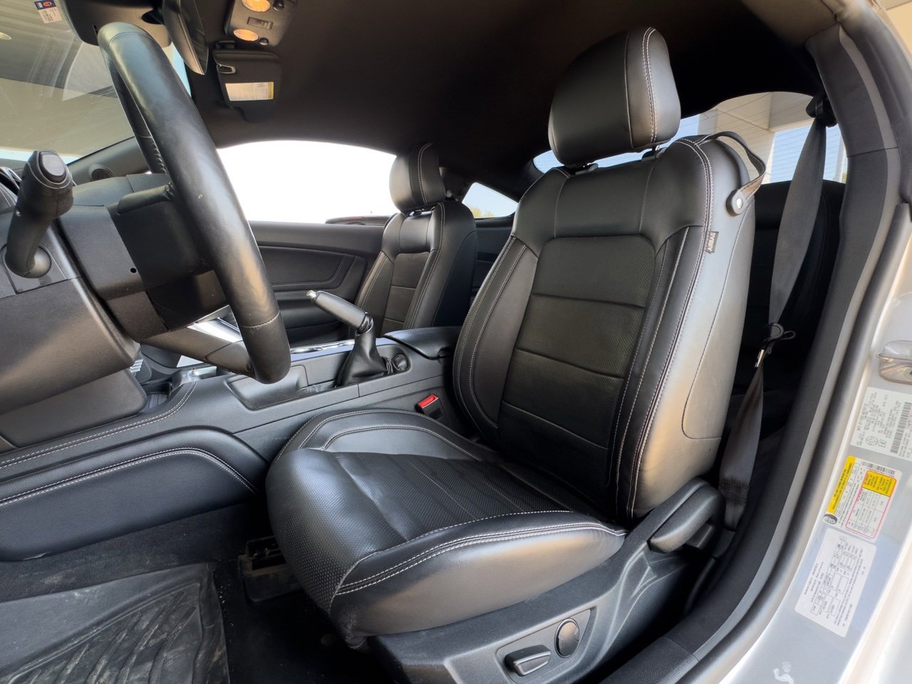 2022 Ford Mustang GT Premium photo 3