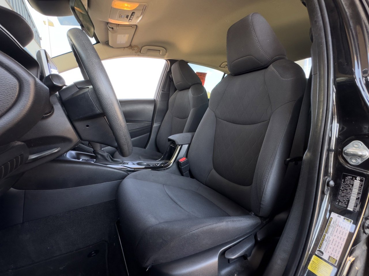 2021 Toyota Corolla LE photo 2
