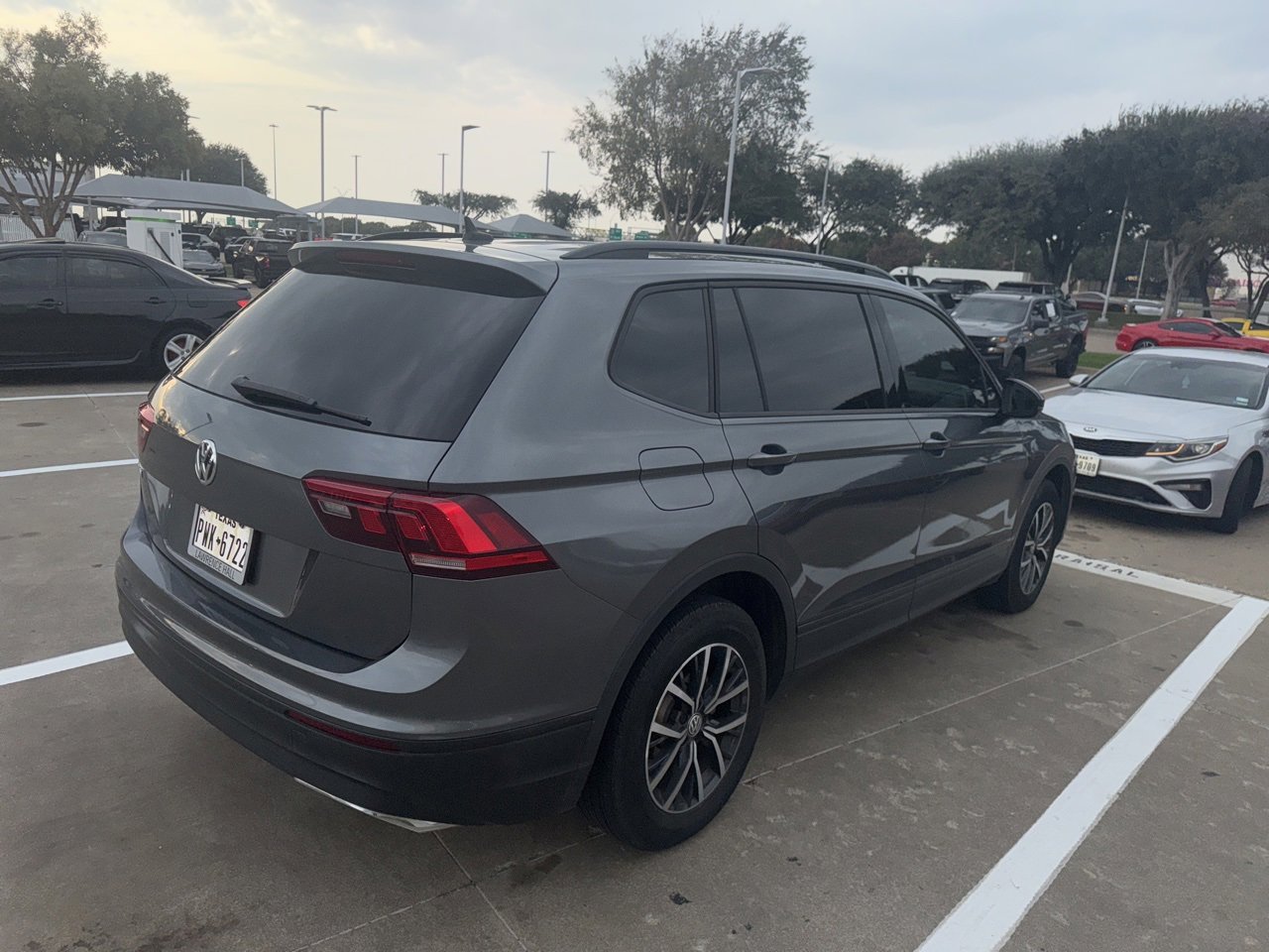 2021 Volkswagen Tiguan S photo 2