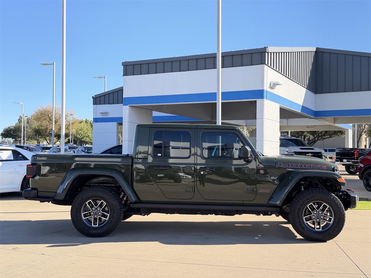 2024 Jeep Gladiator Mojave photo 2