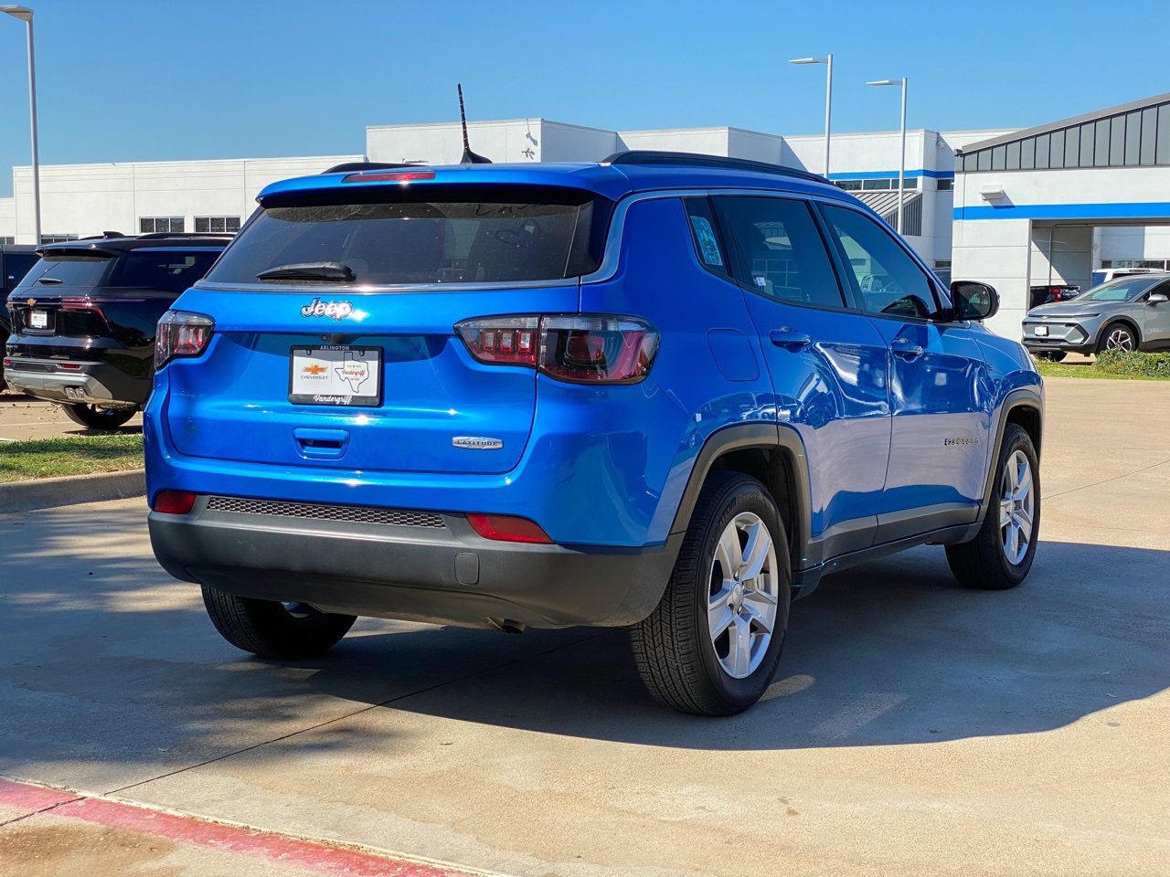 2022 Jeep Compass Latitude photo 2