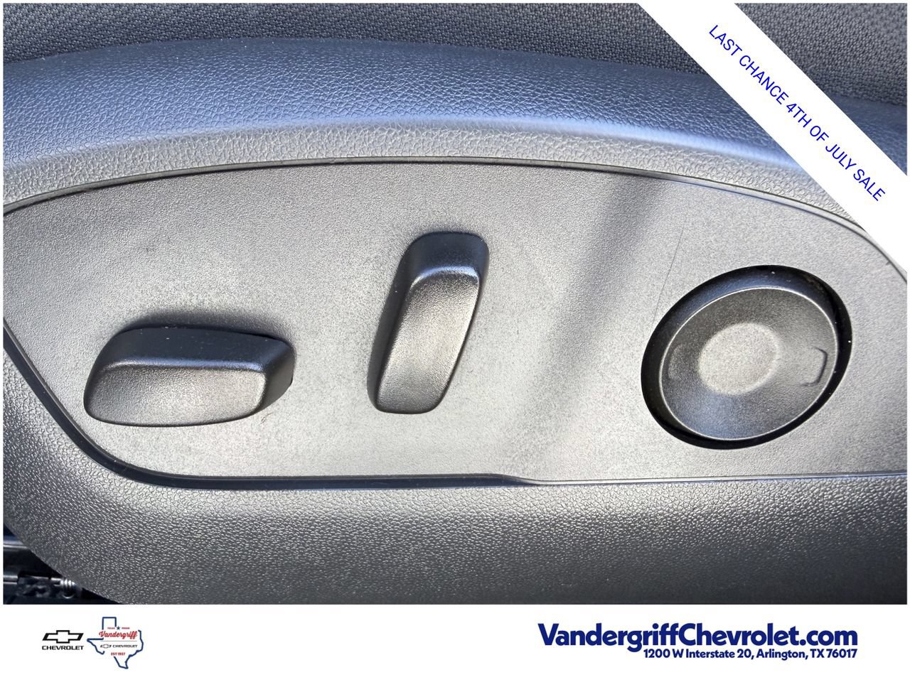 2025 Chevrolet Traverse LT - Photo 23