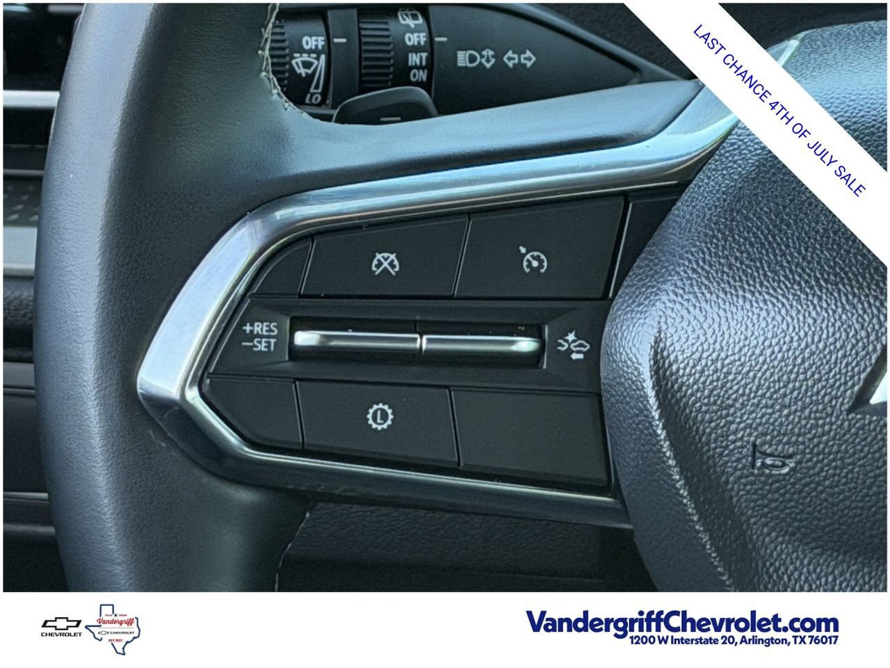 2025 Chevrolet Traverse LT - Photo 13