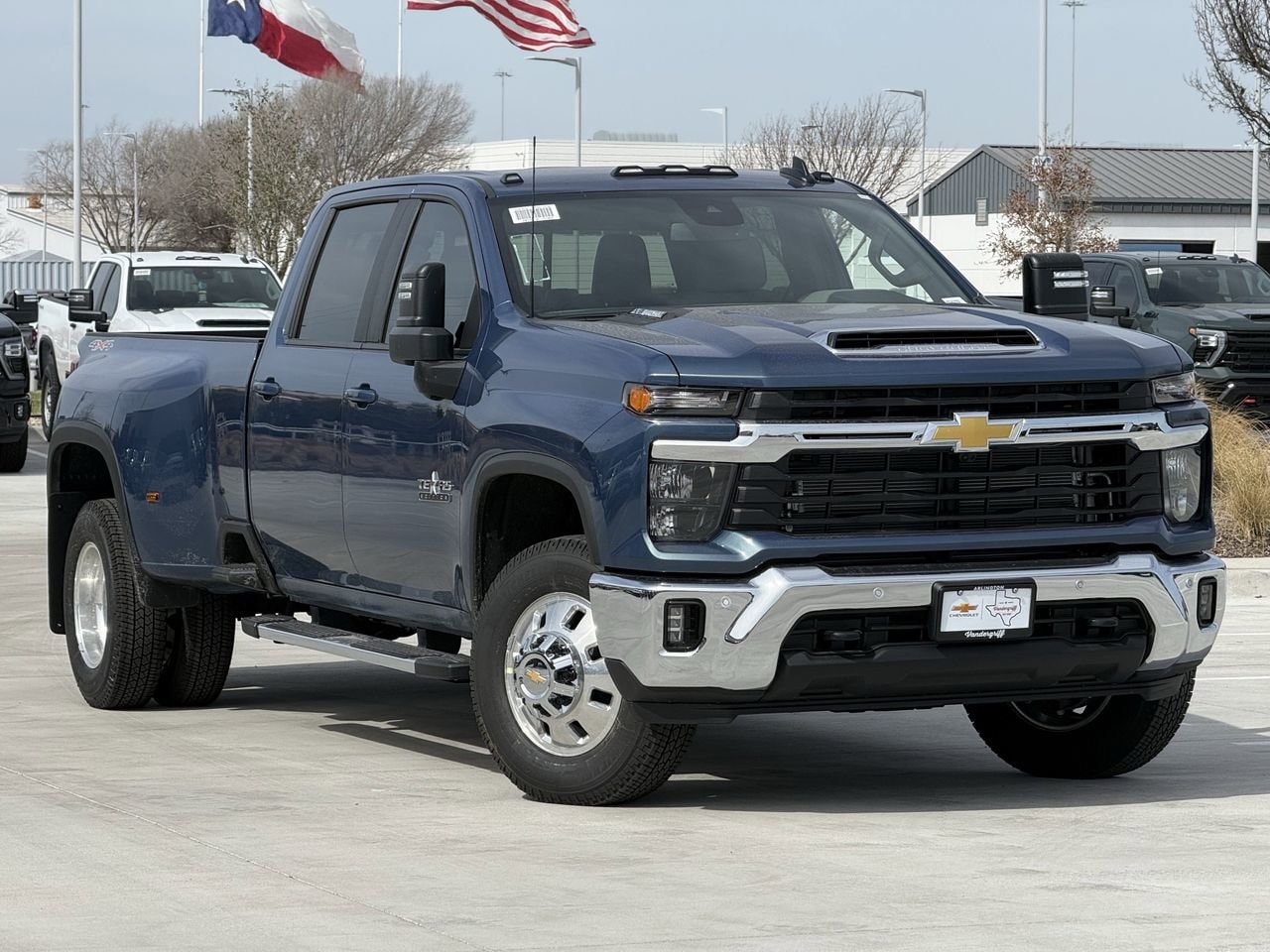 2026 Chevrolet Silverado 3500 HD LT - Photo 2