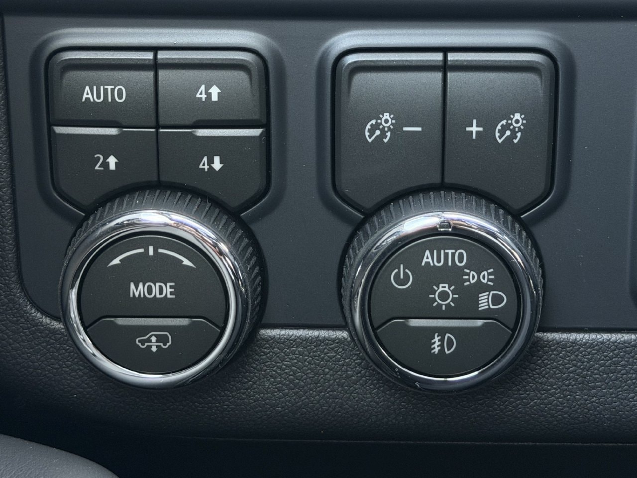 2026 Chevrolet Suburban Z71 - Photo 20