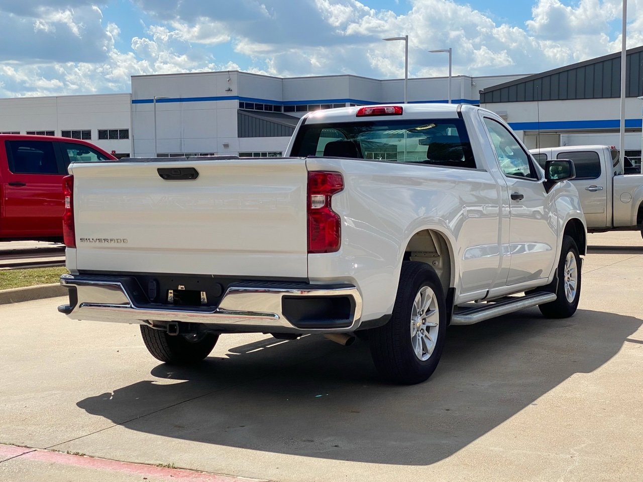 2024 Chevrolet Silverado 1500 photo 2
