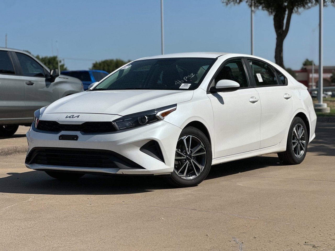 2023 Kia Forte LXS photo 3