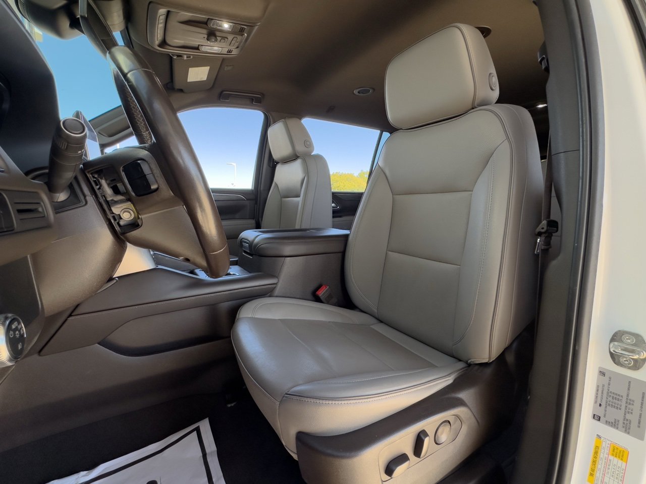 2023 Gmc Yukon XL SLT photo 4