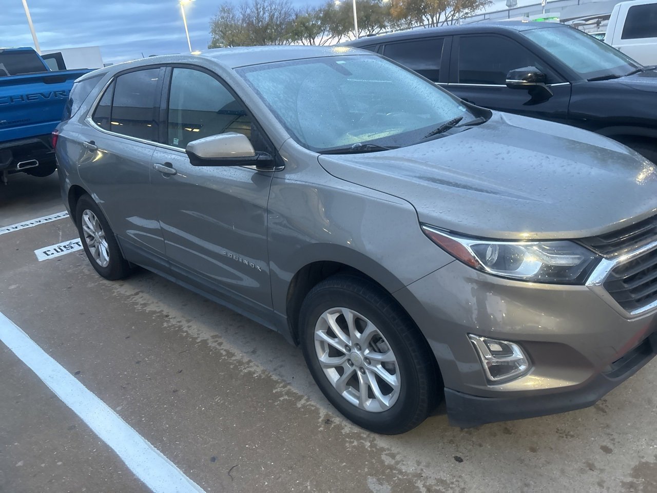 2018 Chevrolet Equinox LT photo 2