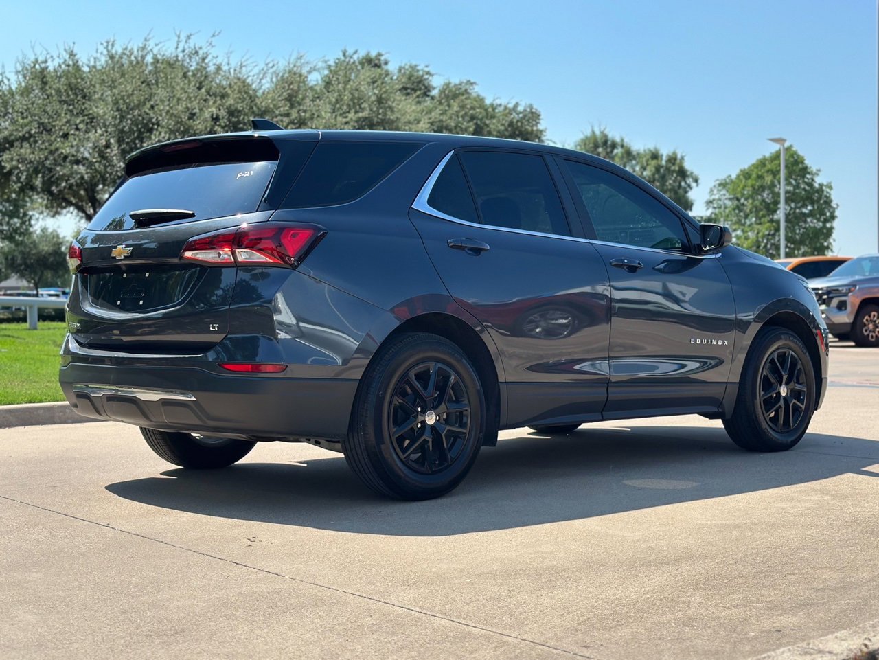2023 Chevrolet Equinox LT photo 2