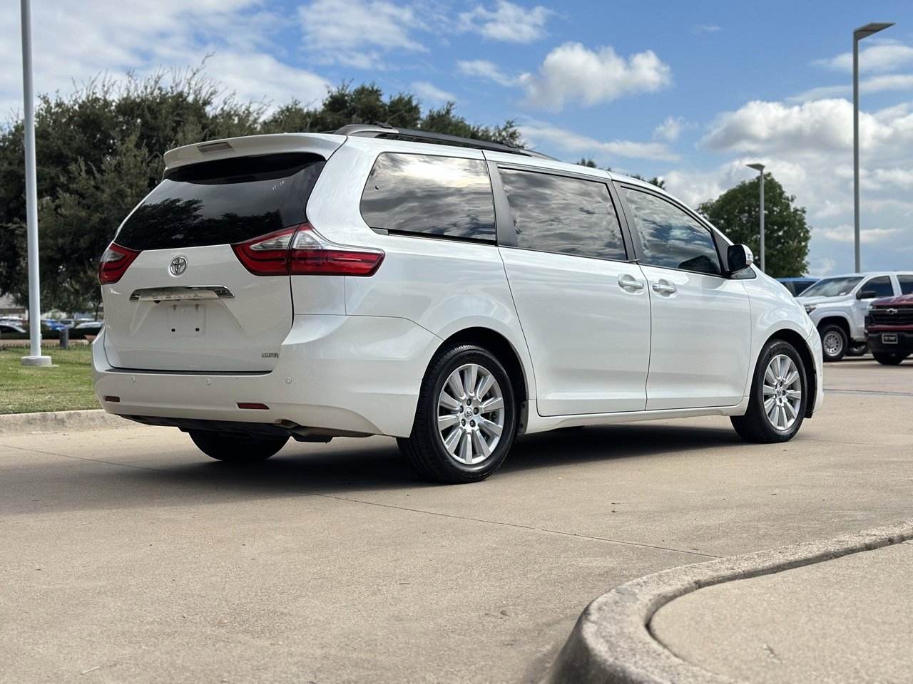 Used 2017 Toyota Sienna Limited with VIN 5TDYZ3DC4HS852326 for sale in Arlington, TX