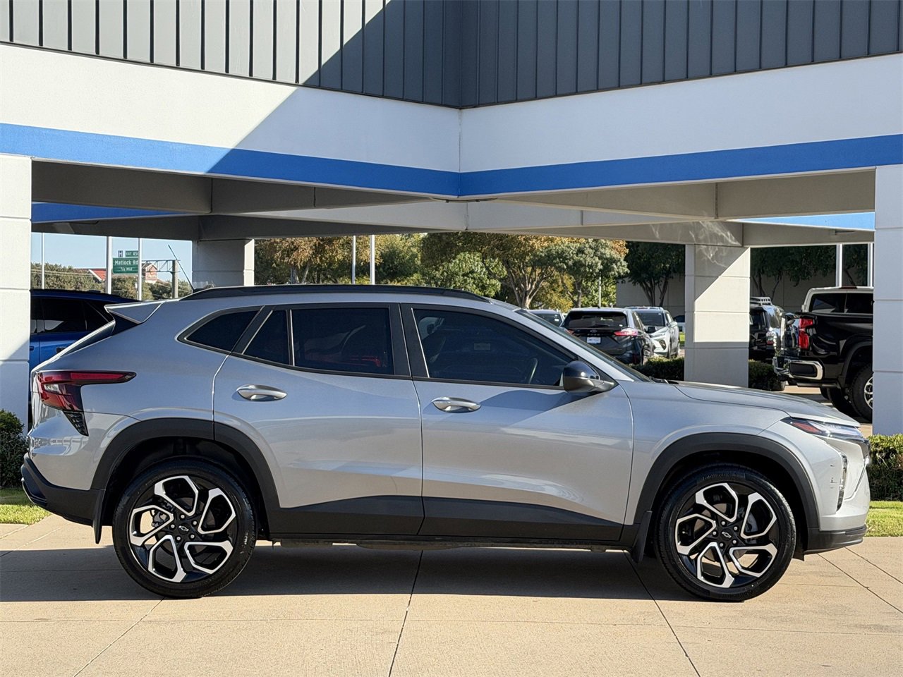 2024 Chevrolet Trax photo 2