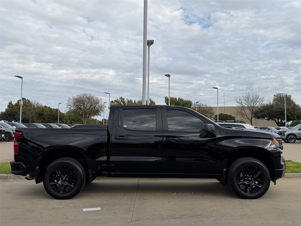 2025 Chevrolet Silverado 1500 Custom photo 3