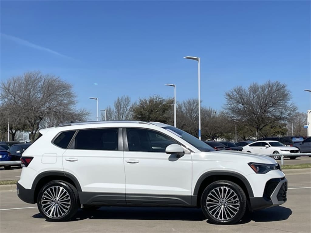 Used 2025 Volkswagen Taos 1.5T SE SUV