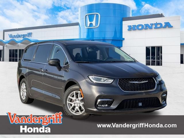 Used 2023 Chrysler Pacifica Touring L