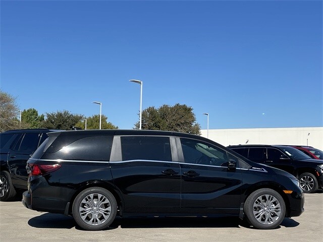2026 Honda Odyssey Touring photo 3