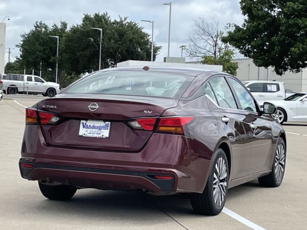 Used 2024 Nissan Altima 2.5 SV Sedan