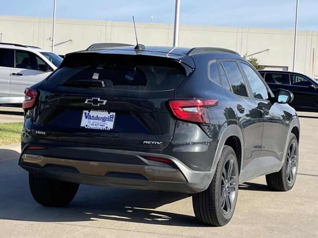 Used 2025 Chevrolet Trax Activ SUV