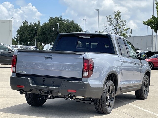 2025 Honda Ridgeline Black Edition photo 4