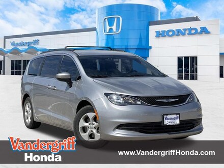 2017 Chrysler Pacifica LX Van