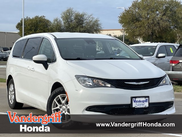 2023 Chrysler Voyager LX FWD