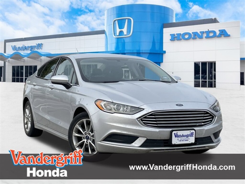 Used 2017 Ford Fusion SE Sedan