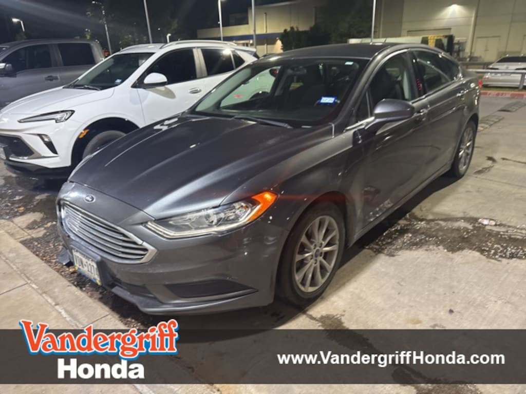 Used 2017 Ford Fusion SE Sedan