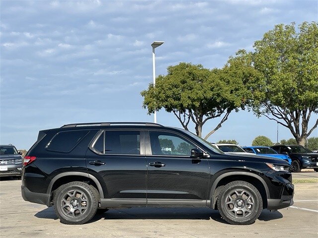 2025 Honda Pilot TrailSport photo 2
