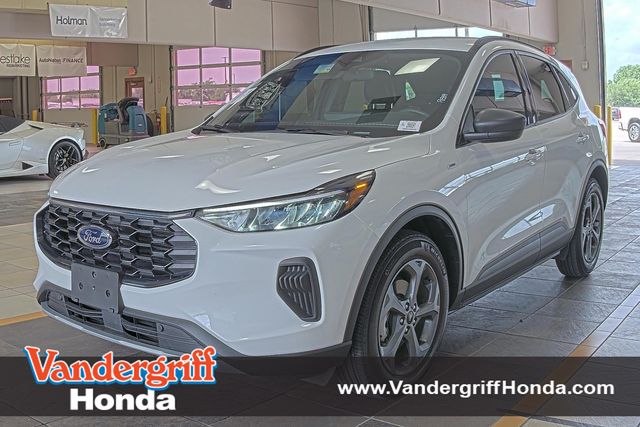 2025 Ford Escape ST-Line FWD's photo