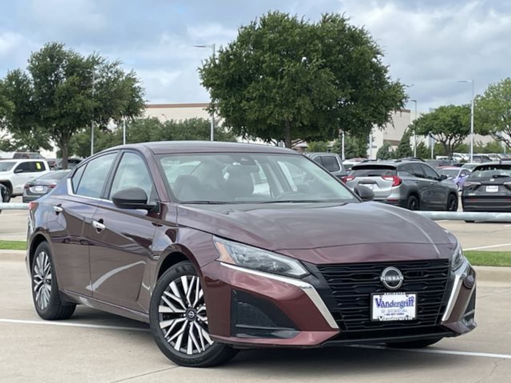 Used 2024 Nissan Altima 2.5 SV Sedan