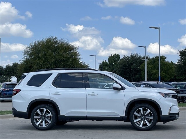 2025 Honda Pilot Touring photo 2