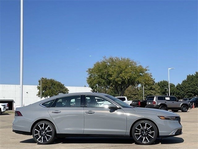 2025 Honda Accord Hybrid Touring photo 3