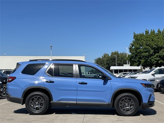 2025 Honda Pilot TrailSport photo 3