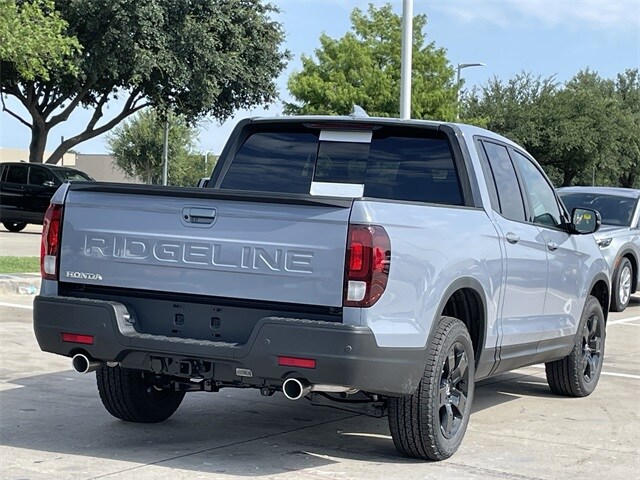 2025 Honda Ridgeline Black Edition photo 4
