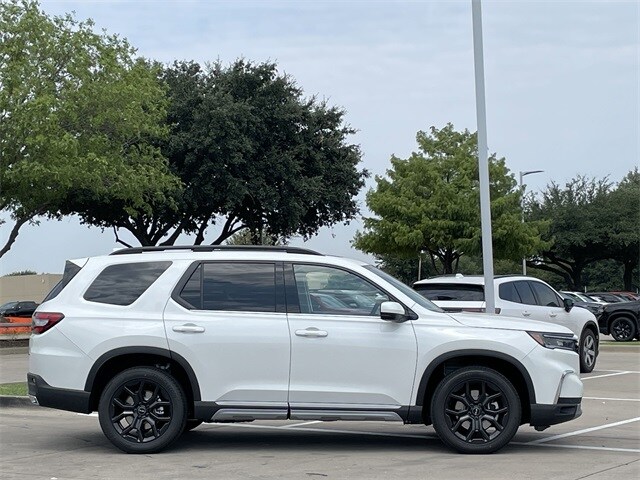 2025 Honda Pilot Touring photo 3