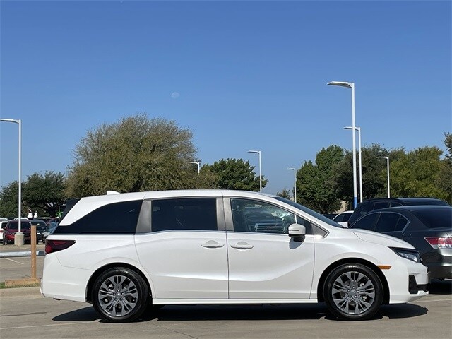2025 Honda Odyssey Touring photo 3