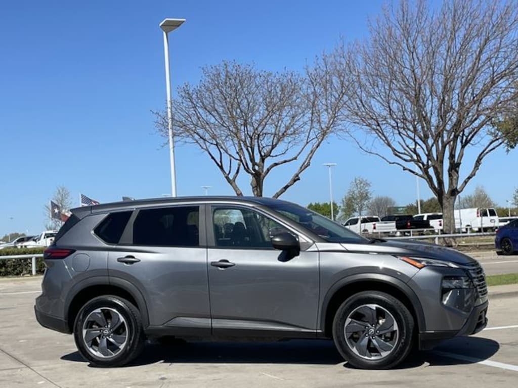 Used 2024 Nissan Rogue SV SUV