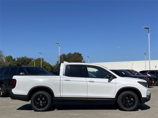 2026 Honda Ridgeline Black Edition photo 3