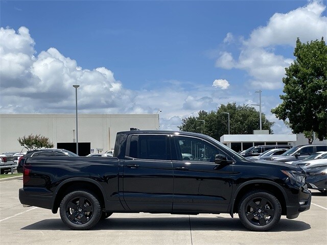 2025 Honda Ridgeline Black Edition photo 3